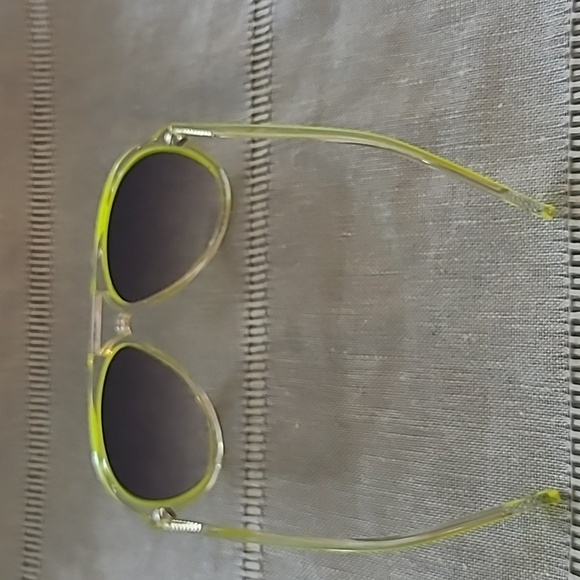 Michael Kors Citrus Caicos Sunglasses. Unisex. - Picture 5 of 7
